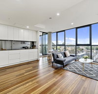Executive City-centre Apartment with Parking - Accommodation Main Beach