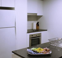 Executively Styled 2 Bed 2 Bath Perfect Location - Accommodation Main Beach