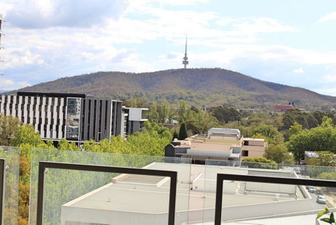 Executively Styled 2 Bed, 2 Bath, Perfect Location - Accommodation Main Beach 1