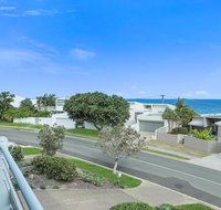 Expansive Ocean Views Sunrise Beach - Accommodation Main Beach