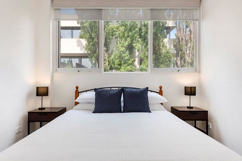 Explore Melbourne From A Convenient South Yarra Pad - Accommodation Main Beach 1