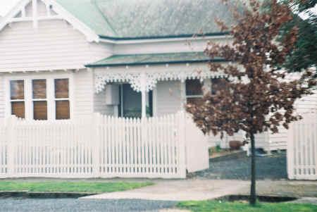 Eyre House - Accommodation Main Beach 2