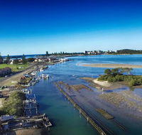 Fairholme 5 Opposite Lake - Accommodation Main Beach