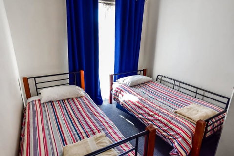 Family Breaks - Accommodation Main Beach 2
