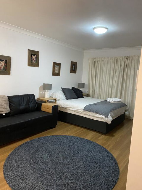 Family Unit March St Orange - Accommodation Main Beach 0