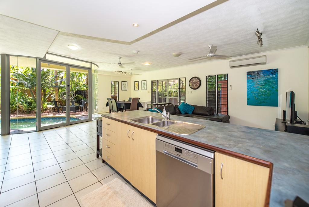 Fannie Bay NT Accommodation Main Beach
