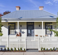 Farmers Arms Heritage Cottage - Accommodation Main Beach
