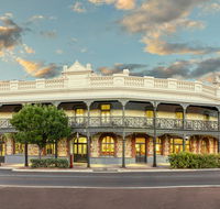Farmers Home Hotel - Accommodation Main Beach
