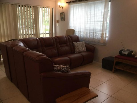 First Floor Unit With Waterviews From Your Balcony! - Accommodation Main Beach 1