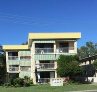 First Floor Unit with waterviews from your balcony - Accommodation Main Beach