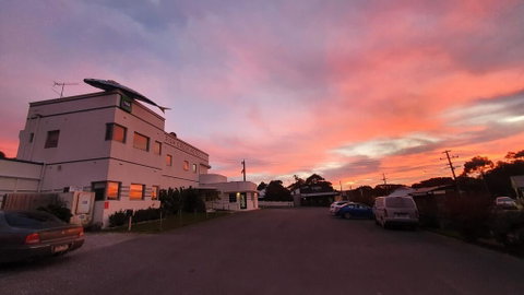 Fish Creek Hotel - Accommodation Main Beach 0