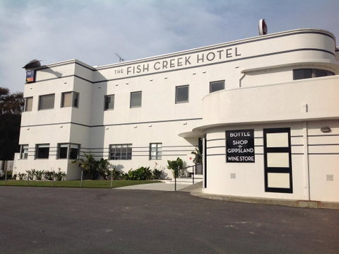 Fish Creek Hotel - Accommodation Main Beach 1