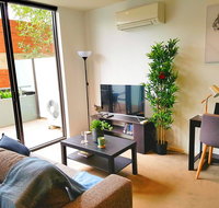 FITZROY FANTASTIC 1BR APT with FREE WINE NETFLIX WIFI close to TRAMS COLES - Accommodation Main Beach