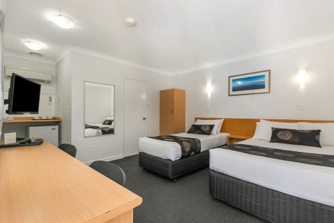 Flag Motor Lodge - Accommodation Main Beach 1