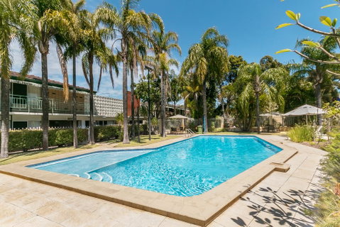 Flag Motor Lodge - Accommodation Main Beach 2