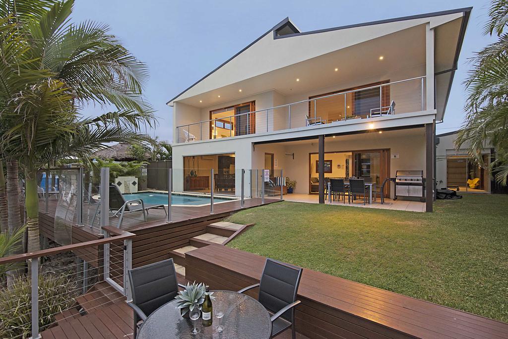 Broadbeach Waters QLD Accommodation Main Beach