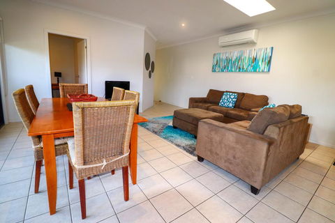 Flexi At Belmont - Accommodation Main Beach 3