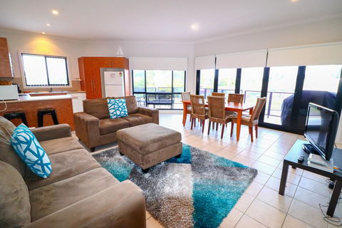 Flexi At Belmont - Accommodation Main Beach 2