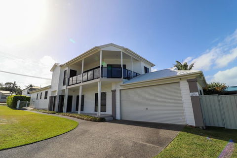 Flexi At Belmont - Accommodation Main Beach 0