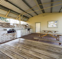 Fossickers Tourist Park - Accommodation Main Beach