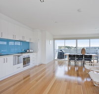 Four Kings Apartment - Deluxe 2br 3 - Accommodation Main Beach