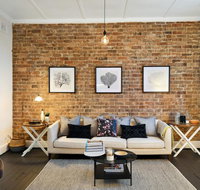 Fox and Hound - Accommodation Main Beach