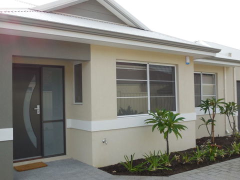 Frangipani Villa Innaloo - Accommodation Main Beach 0