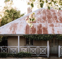 French Cottage 1854 with stunning Alfesco Garden - Accommodation Main Beach