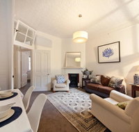 FUN TIMES in HUGE house 1 minute to SYDNEY HARBOUR - Accommodation Main Beach