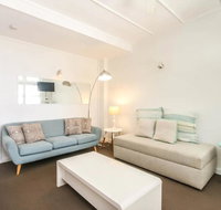 Funky 1 Bedroom Beach Pad by the Beach - Accommodation Main Beach