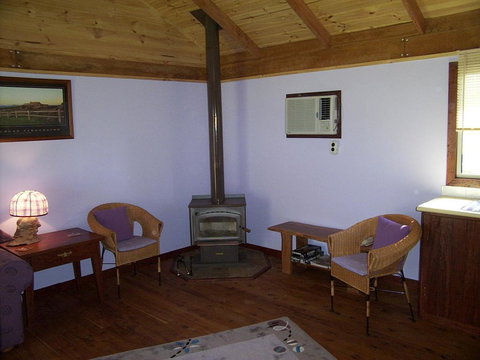 Gaddleen Grove Cottages - Accommodation Main Beach 2