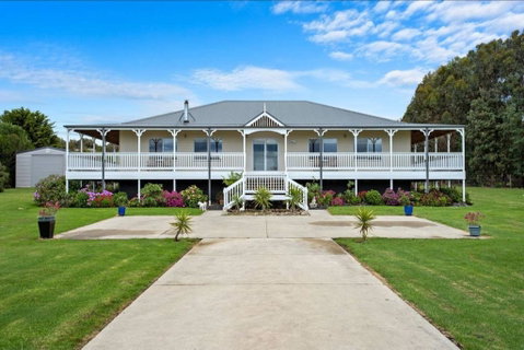 GALBRAITH BEACH STUDIO 2 - Accommodation Main Beach 1