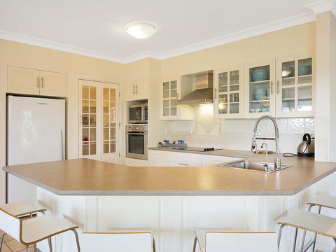 Gareth House - Accommodation Main Beach 0