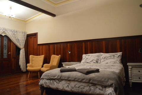 Gargoyle Lodge - Accommodation Main Beach 3