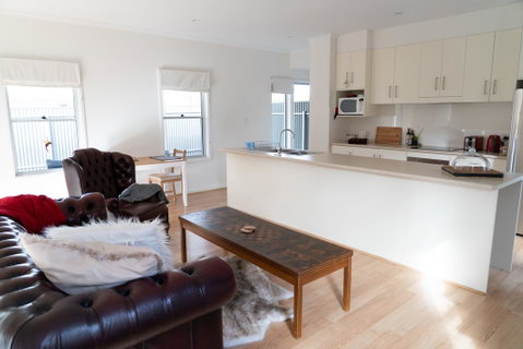 Gawler Townhouse 1 Bedroom - Accommodation Main Beach 0