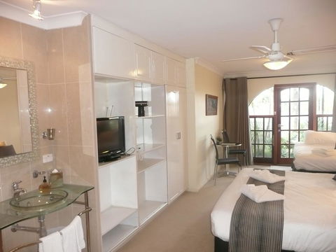 Getaway Inn Boutique Guest House - Accommodation Main Beach 0