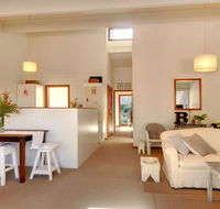 Gibraltar Getaway - cute comfortable  close to town - Accommodation Main Beach