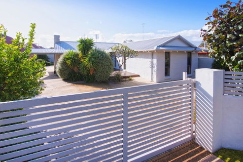 GIFFORD HOUSE - Accommodation Main Beach 0
