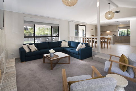 GIFFORD HOUSE - Accommodation Main Beach 3