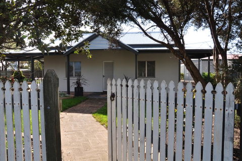 Girraween House - Accommodation Main Beach 0