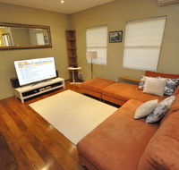Glebe Self-Contained Modern One-Bedroom Apartment 47ROS - Accommodation Main Beach