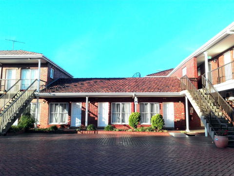 Glen Inn - Accommodation Main Beach 0
