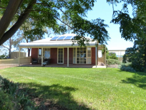 Glenbar Cottage Yelta - Accommodation Main Beach 3