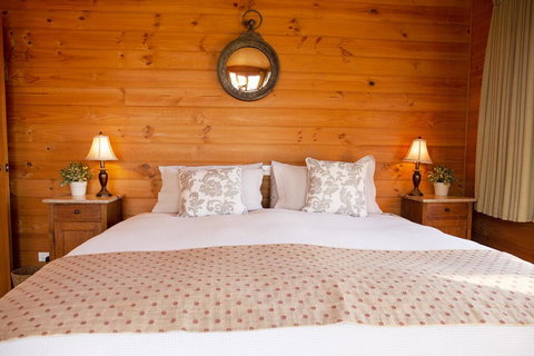 Glenlowren - Accommodation Main Beach 3