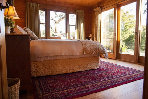 Glenlowren - Accommodation Main Beach 2