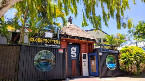 Globetrotters International - Accommodation Main Beach 0