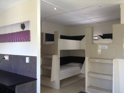 Globetrotters International - Accommodation Main Beach 1