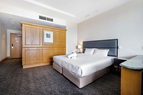 Gold Tower Private Deluxe King Room - Accommodation Main Beach 2