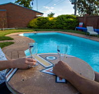 Golden Country Motel and Caravan Park - Accommodation Main Beach