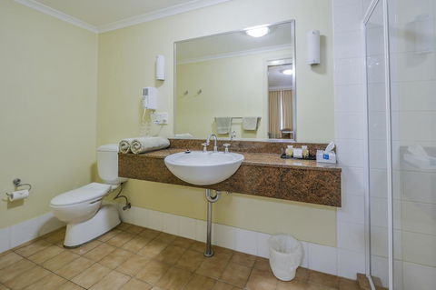 Golden Guitar Motor Inn - Accommodation Main Beach 1